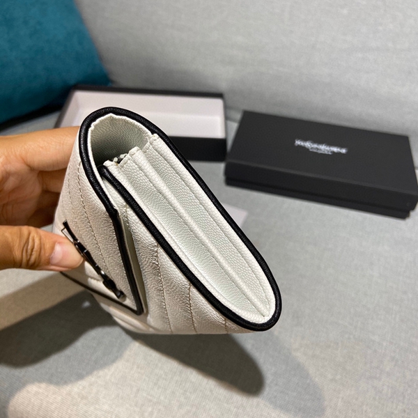 イヴサンローラン財布背面デザイン